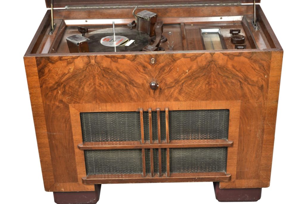 HMV DuoDiffusion Auto Radiogram Nine 580. Snellings Museum