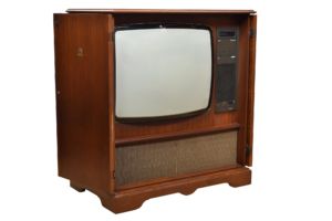 Dyntron CTV11 television in walnut veneered cabinet