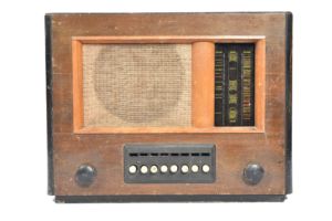 Bush PB51 valve radio