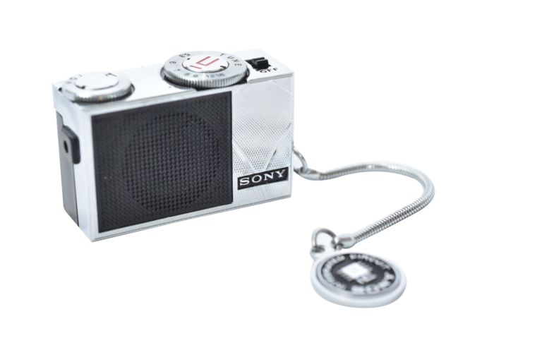 Sony CR-120 transistor radio